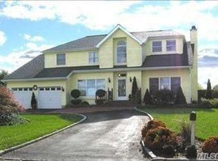 39 E Meadow Rd, Baiting Hollow, NY 11933