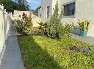 3280 SW 26th St #1, Miami, FL 33133