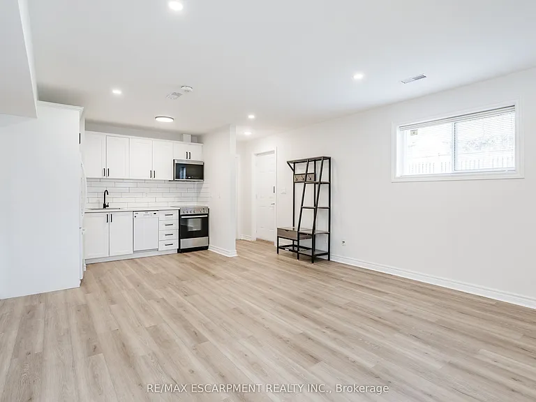 7669 Alpine Dr #LOWER — Photo 9