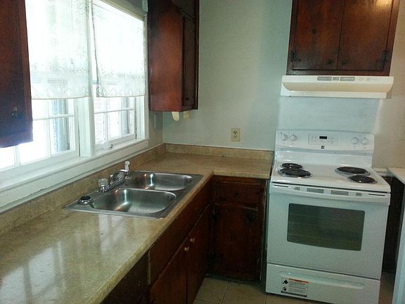 4th image of 1205 St James St