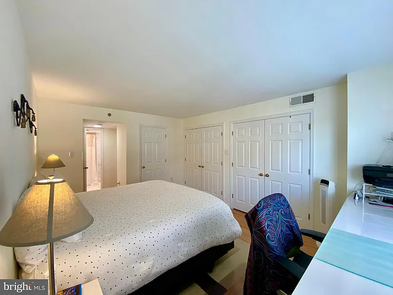 1301 N Ct #812 — Photo 30