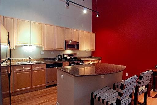 3rd image of 900 N Kingsbury St APT 941