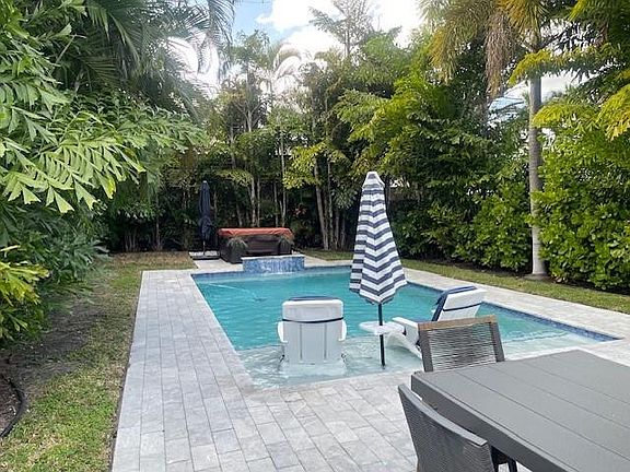 2nd image of 4905 NE 22nd Avenue