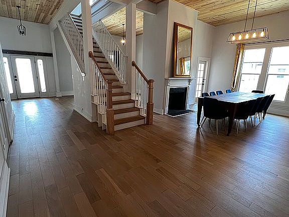 2nd image of 111 W Pope St
