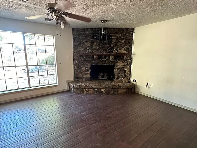 3223 Cedarmont Dr — Photo 2
