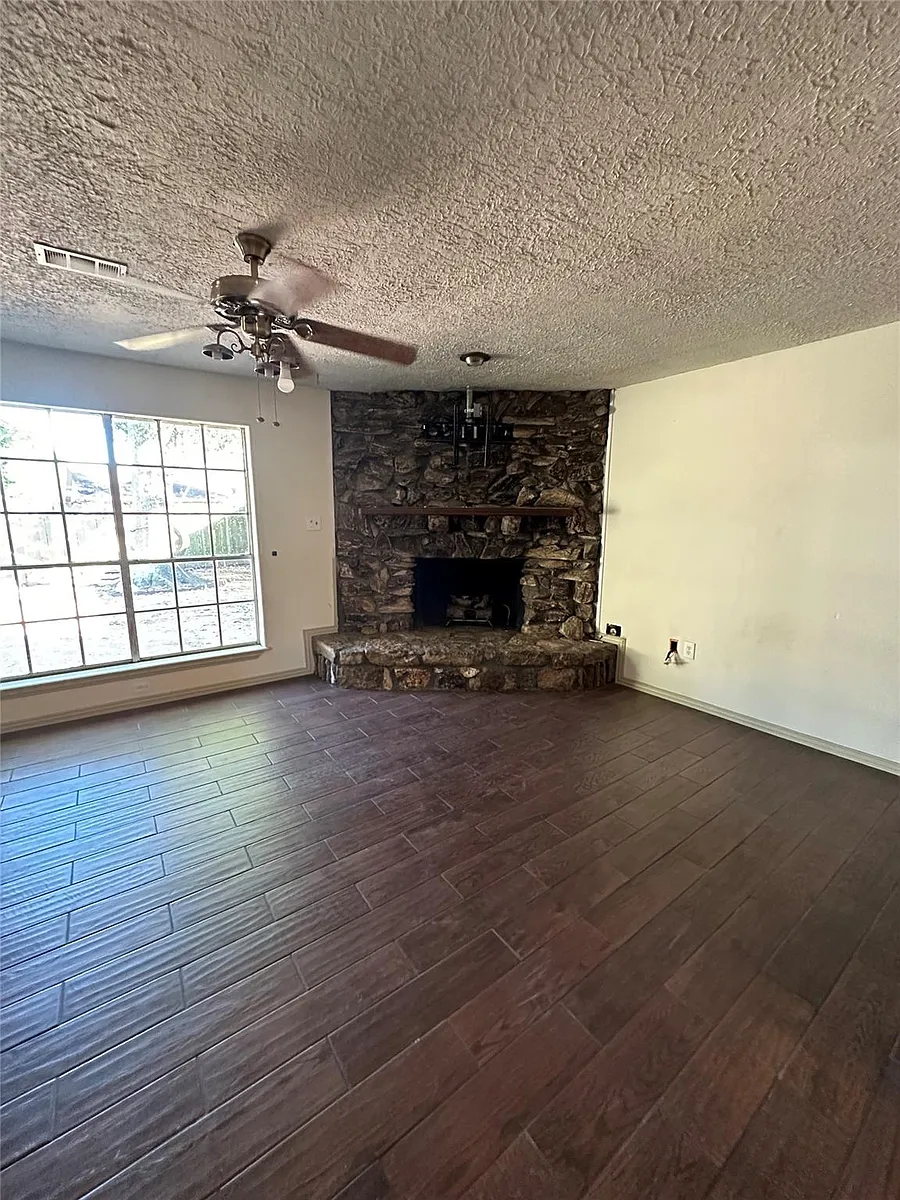 Building Photo - 3223 Cedarmont Dr