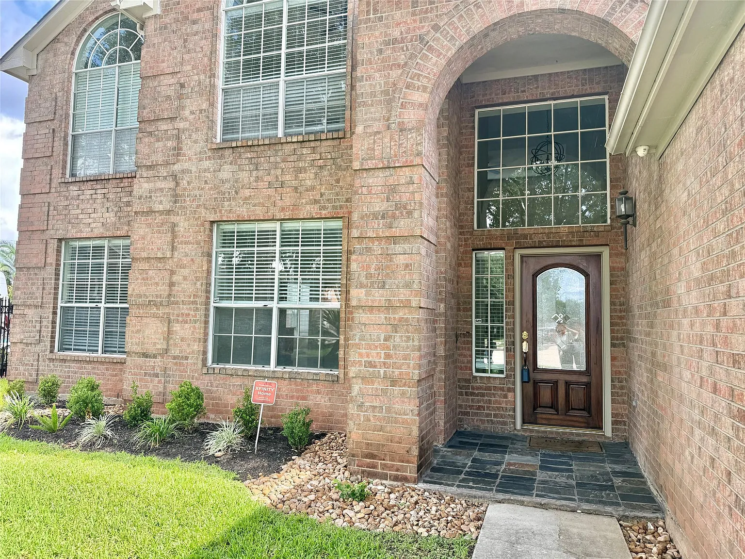 5 bed, 3.5 bath, 3213 sqft, $2,500 — Photo 2