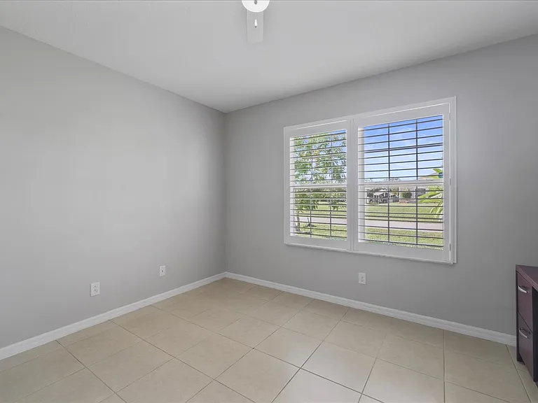 529 SW 26th Terrace Cpe — Photo 5