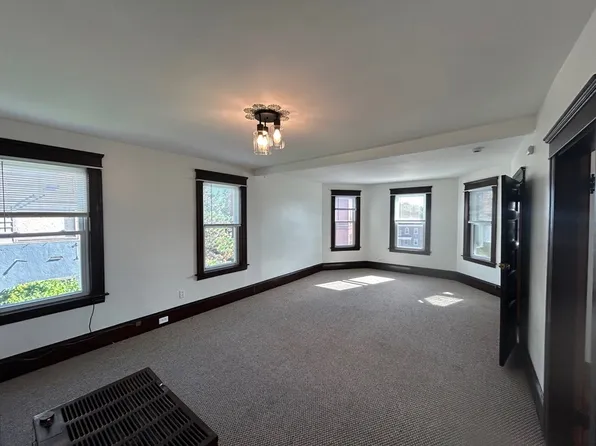 31 Chrome St APT 3, Worcester, MA 01604