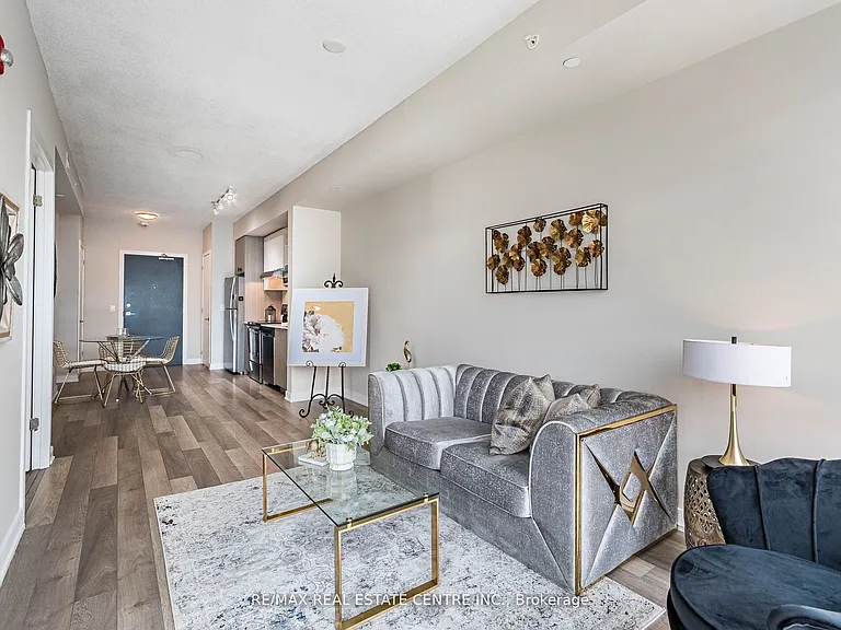 5240 Dundas St #B314 — Photo 5