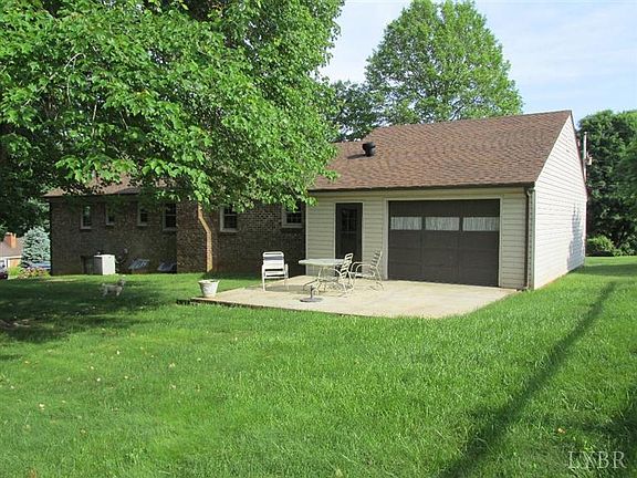 3rd image of 21 Ash Grove Dr