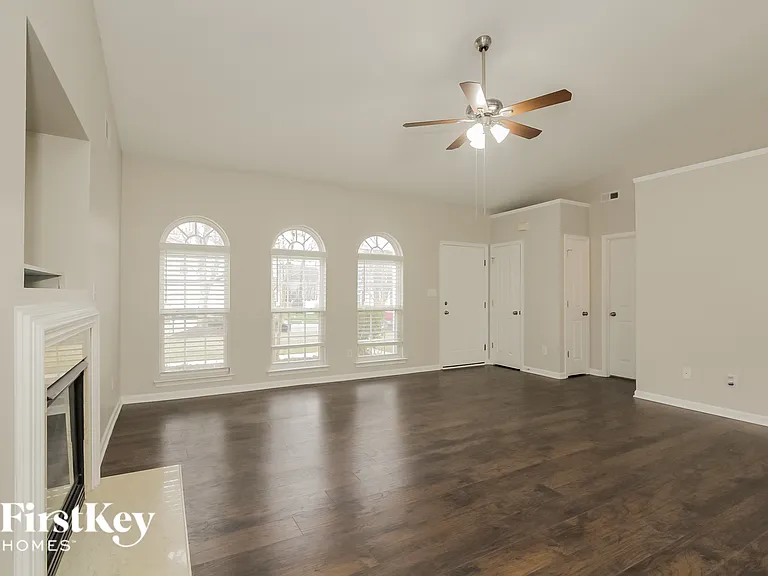 6265 Goldenfield Dr — Photo 4