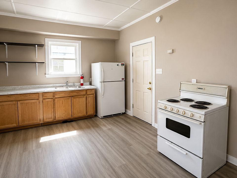 2nd image of 68 Howe St #2R