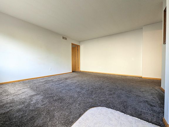 5th image of 1140 Greenvale Ave W APT C