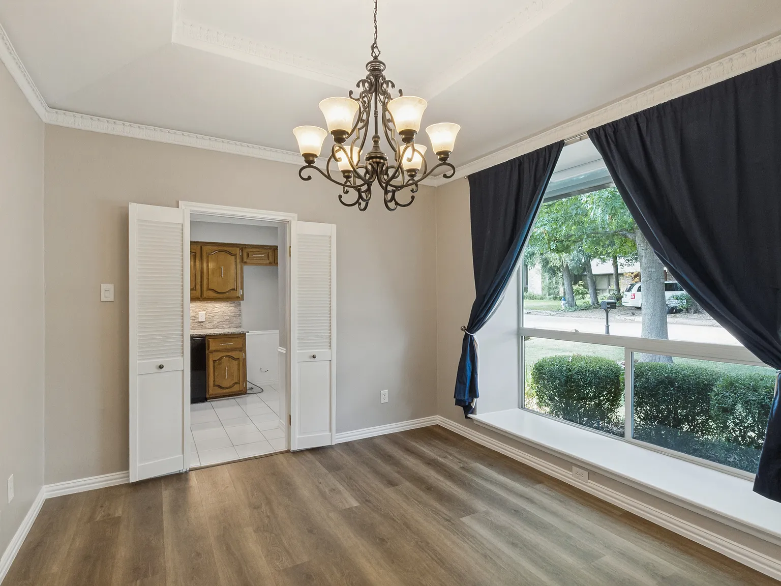 3 bed, 2023 sqft, $3,995 — Photo 3