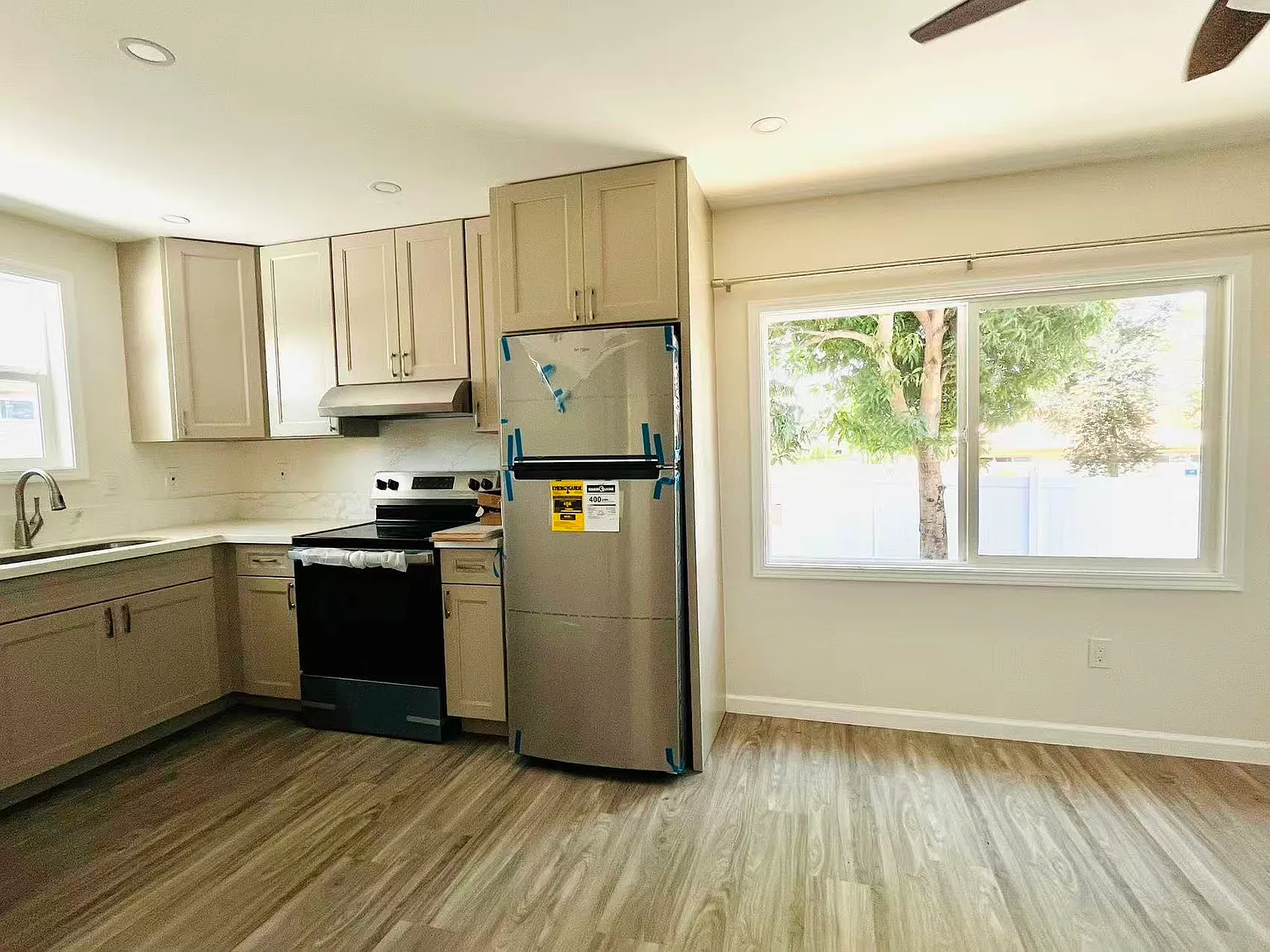 2 bed, 600 sqft, $2,700 — Photo 1