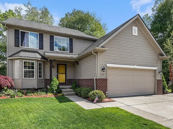 37459 S Dianne Ln, New Boston, MI 48164