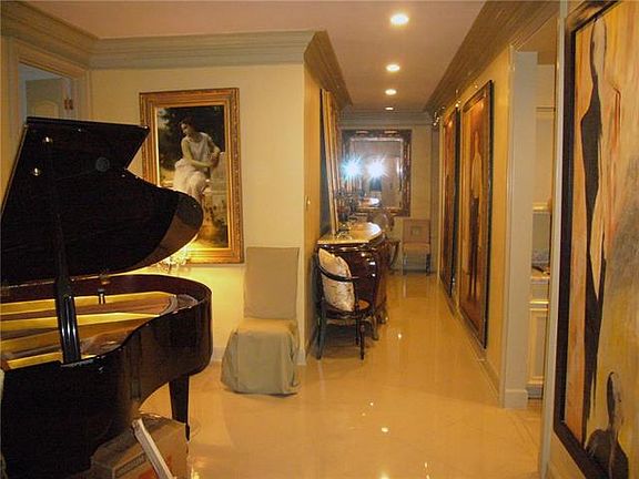 3rd image of 2721 Saint Charles Ave APT 2A