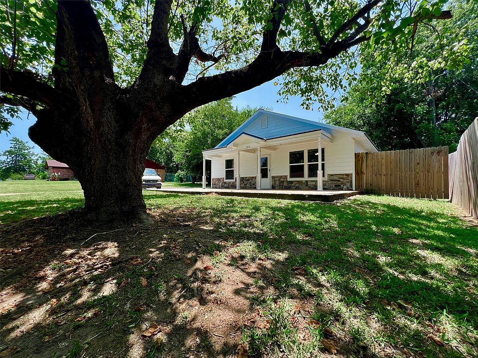 1st image of 304 Jarbo St