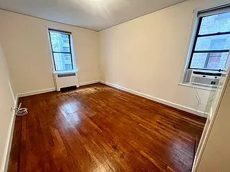 Rented by R New York