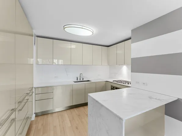 322 West 57th Street image 3 of 22