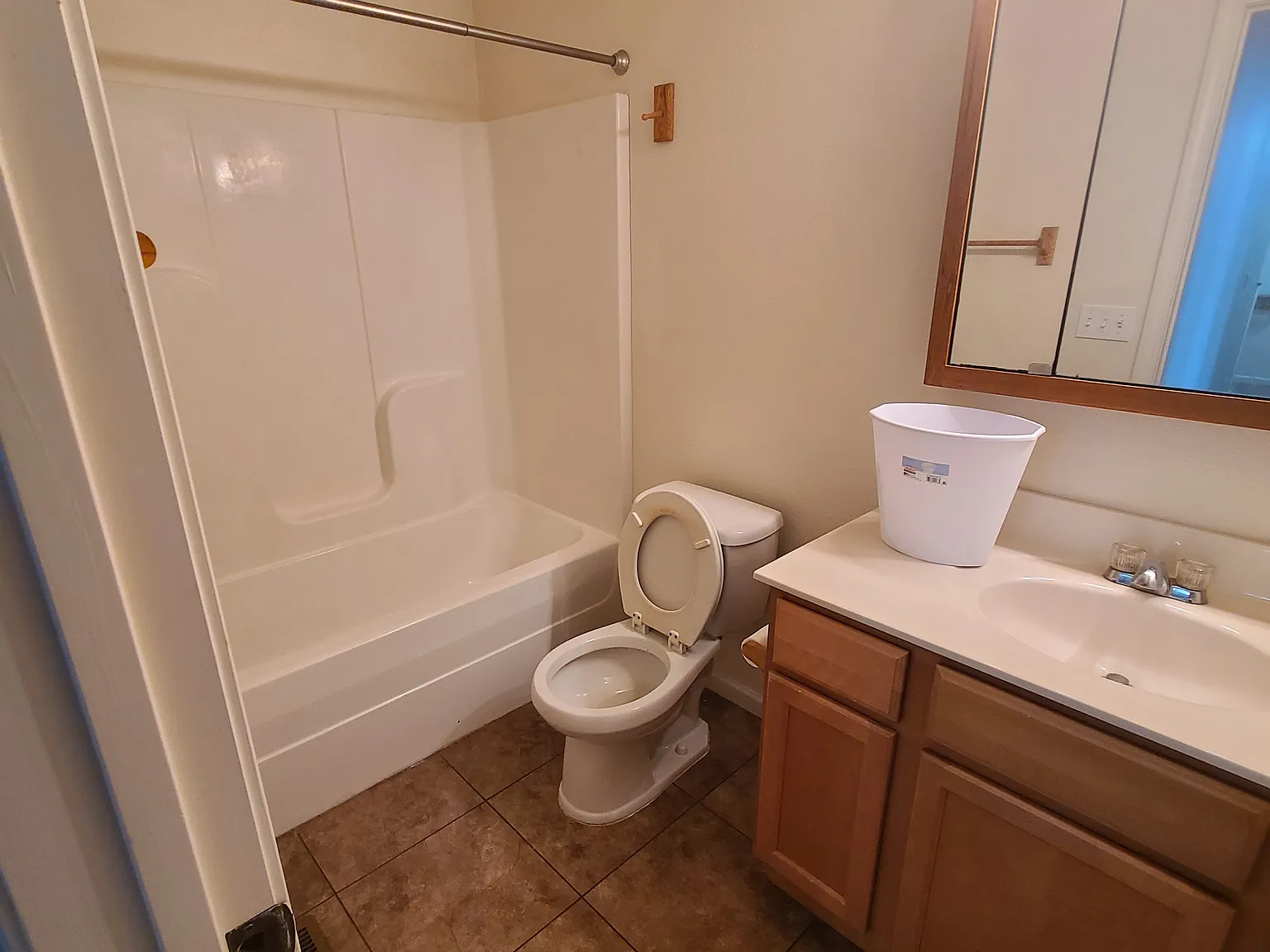 7 bed, $3,395 — Photo 3