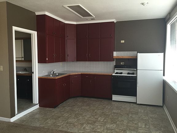 3rd image of 816 8th St Unit 1
