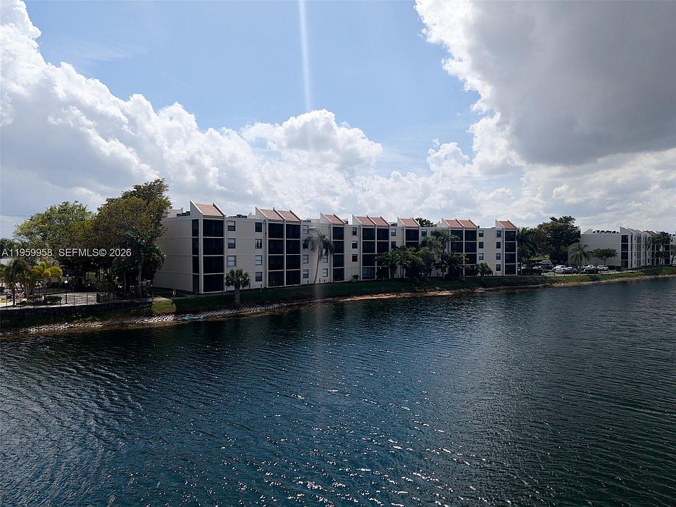 1st image of 116 Lake Emerald Dr APT 408