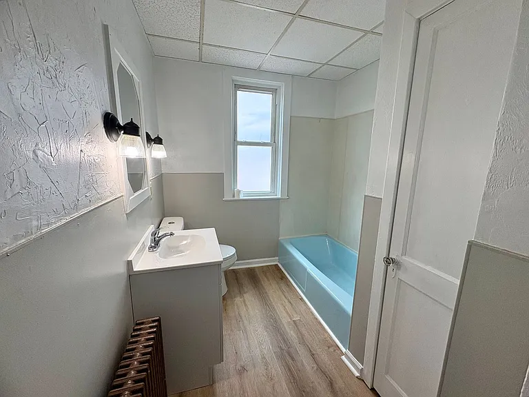 923 W Princess St — Photo 19