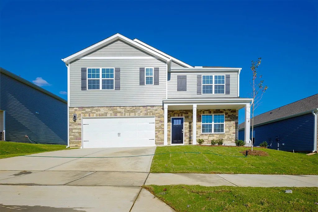 5 bed, 2511 sqft, $2,400 — Photo 1