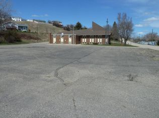 404 16th St NW, Jamestown, ND 58401