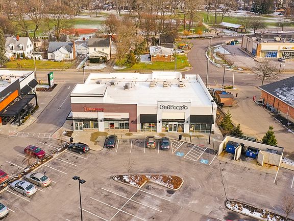 2nd image of 901 Warrington Rd