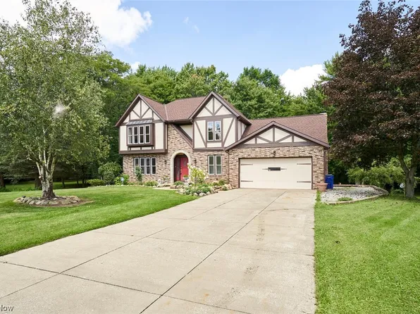 1666 Hawthorn St, Mogadore, OH 44260