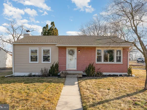 105 Maple Dr, Mechanicsburg, PA 17050