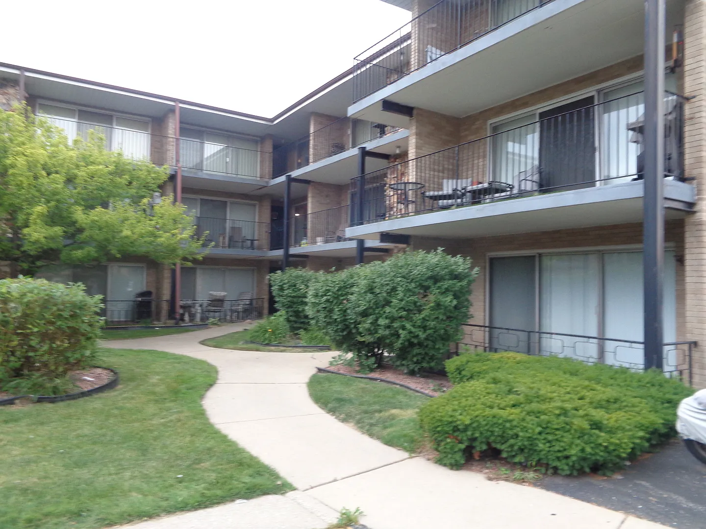 2 bed, 900 sqft, $1,600 — Photo 1
