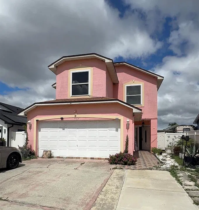 737 Country Cir