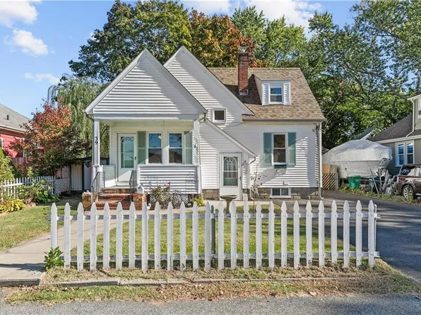 39 Church Ave, Warwick, RI 02889