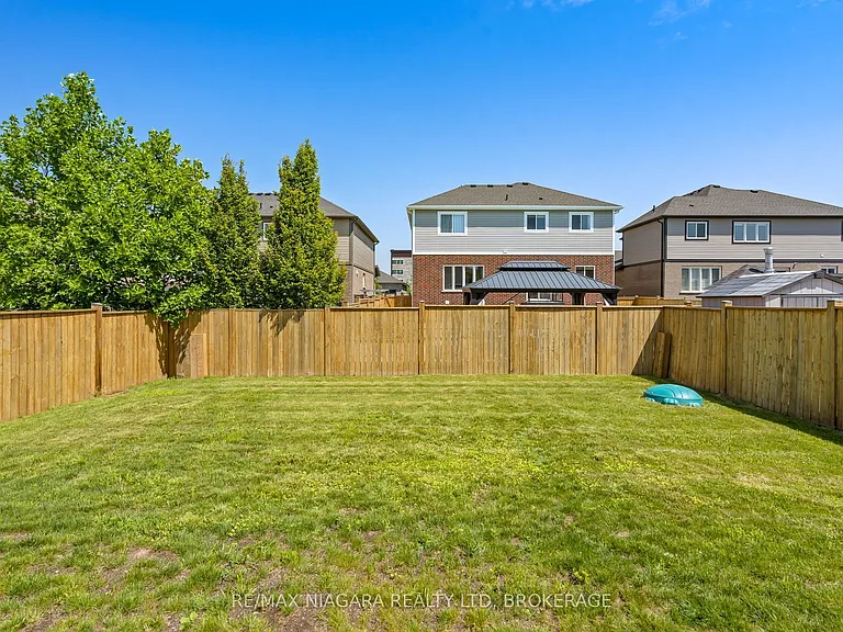 7 Riley Ave — Photo 32