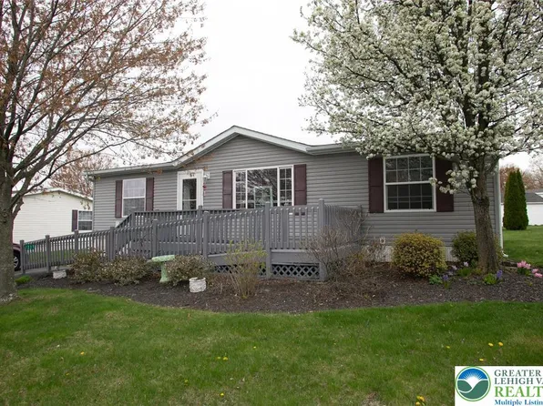 1237 Valley Forge Dr, Walnutport, PA 18088