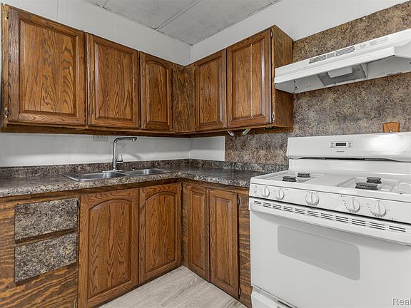 4th image of 3438 Randall St