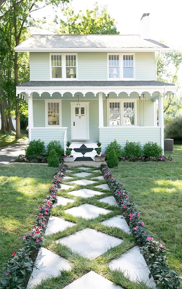 227 Gray Ave photo 1
