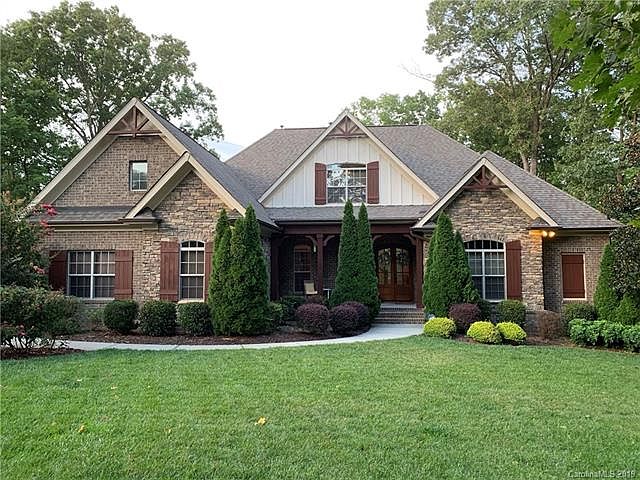1st image of 226 Oxford Place Dr