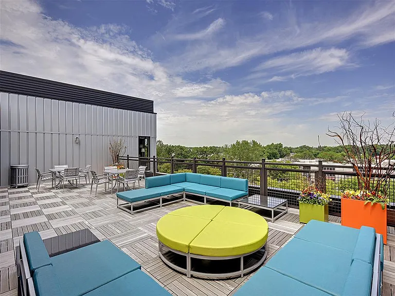 Be @ Axon Green — Photo 31