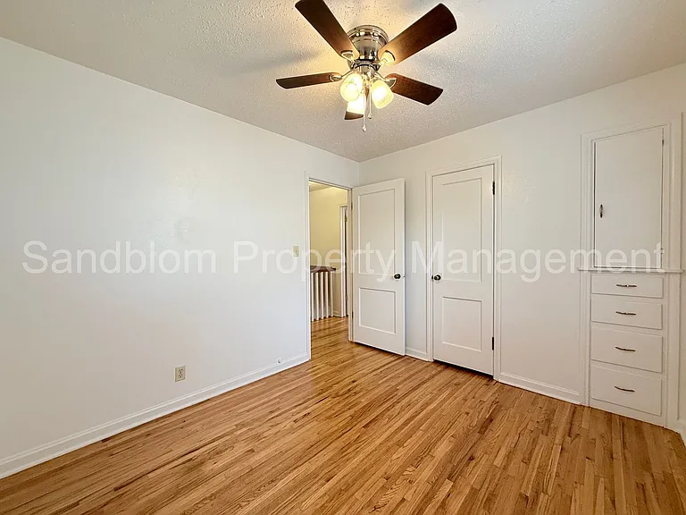 1135 E 37th St S — Photo 17