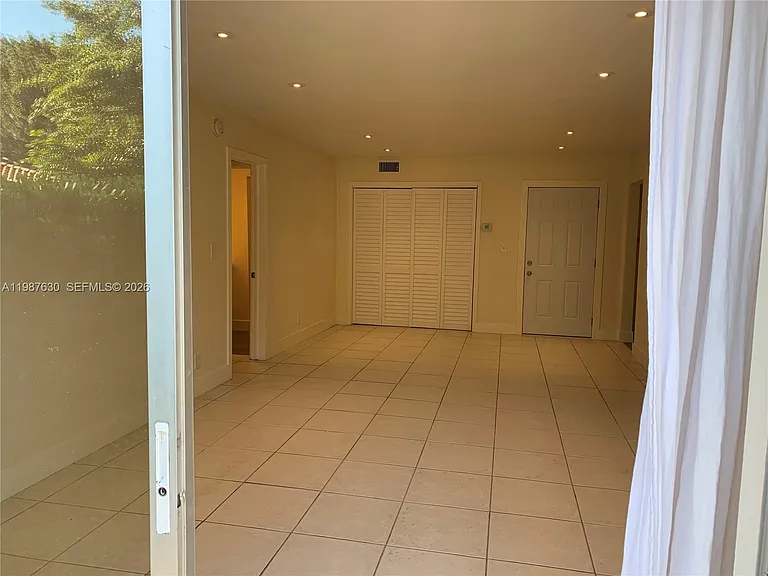 1200 Mariposa Ave #E104 — Photo 10