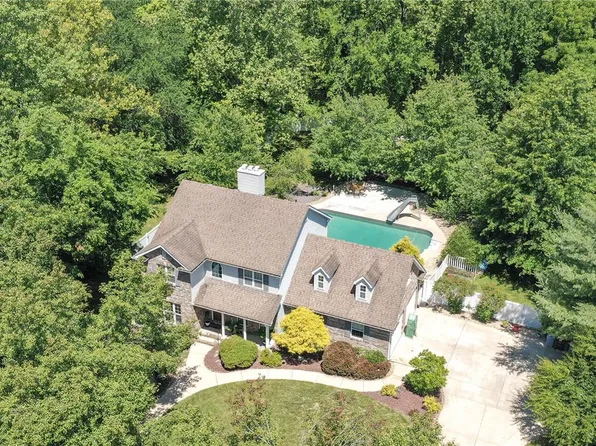 1704 Summerfield Ln, Godfrey, IL 62035