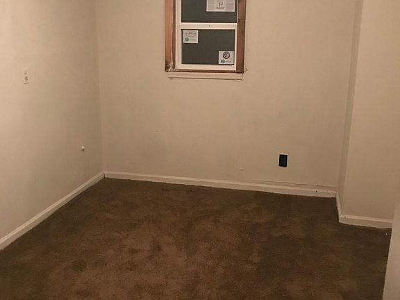 3rd image of 1810 Clarendon Ave