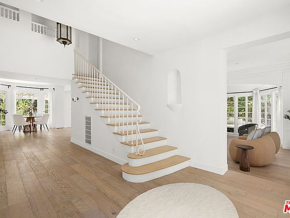 5th image of 712 N Rodeo Dr