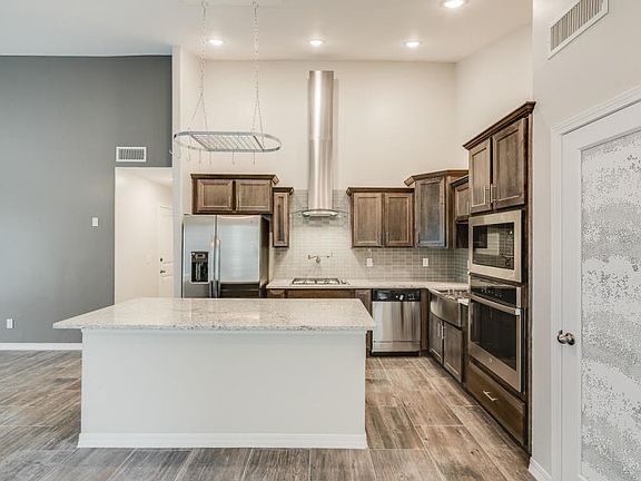 5th image of 412 Villa Bonita Dr
