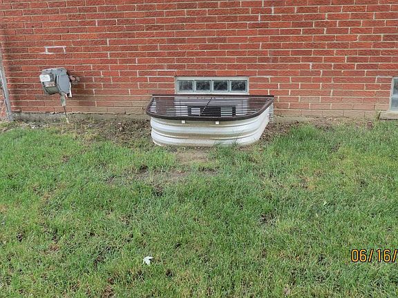 5th image of 16840 E Twelve Mile Rd